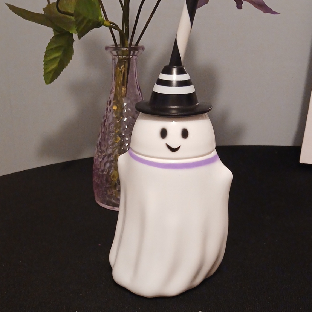 Charming Ghost Tumbler with Striped Hat Straw NWT